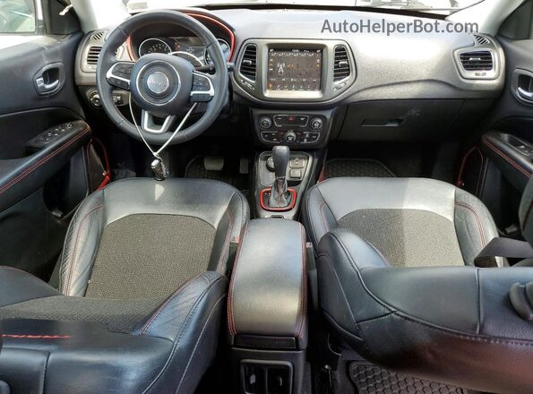 3C4NJDDB8HT689497 2017 JEEP COMPASS Charcoal Widok deski rozdzielczej