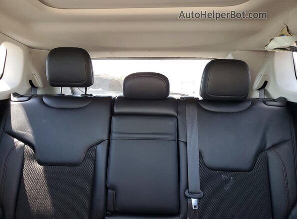 3C4NJDDB8HT689497 2017 JEEP COMPASS Charcoal Widok tylnych siedzeń