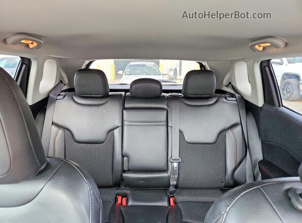 3C4NJDDB8KT690608 2019 JEEP COMPASS Серый Вид задних сидений