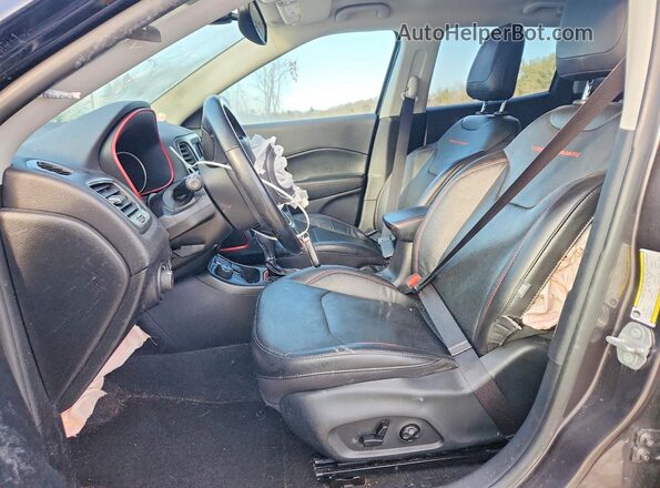 3C4NJDDB8MT551307 2021 JEEP COMPASS Серый Вид салона спереди