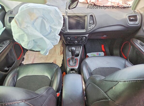 3C4NJDDB8MT590866 2021 JEEP COMPASS Gray Widok deski rozdzielczej