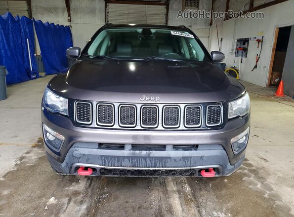 3C4NJDDB9HT639840 2017 JEEP COMPASS Gray Widok z przodu