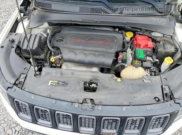 3C4NJDDBXLT177572 2020 JEEP COMPASS Белый Вид задней части салона