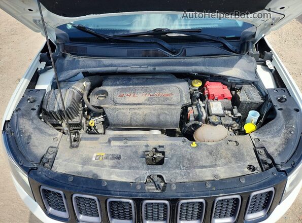 3C4NJDDBXLT238581 2020 JEEP COMPASS White Widok wnętrza z tyłu