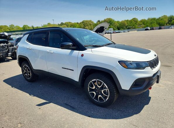 3C4NJDDN2ST564044 2025 JEEP COMPASS Белый Передняя правая четверть