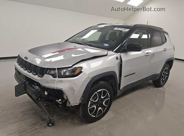3C4NJDDN2ST583922 2025 JEEP COMPASS Серебряный 
