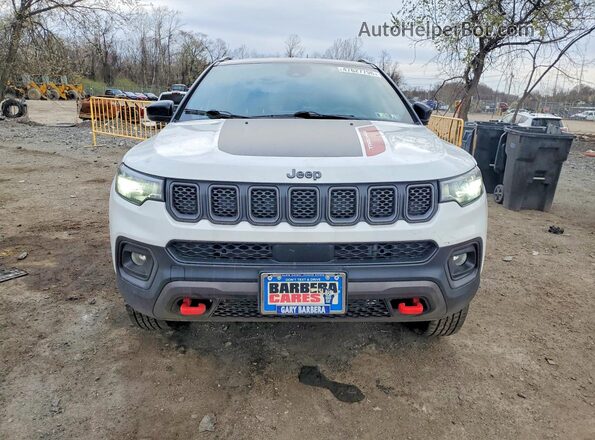 3C4NJDDN3RT610264 2024 JEEP COMPASS White Widok z przodu