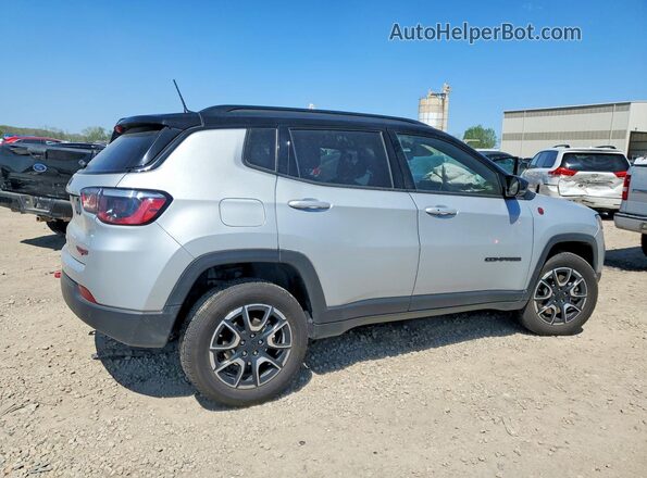 3C4NJDDN4RT144960 2024 JEEP COMPASS Silver Trasero derecho