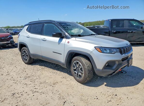 3C4NJDDN4RT144960 2024 JEEP COMPASS Silver Delantero derecho