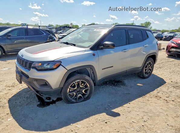 3C4NJDDN4RT144960 2024 JEEP COMPASS Silver Vista tres cuartos delantera izquierda