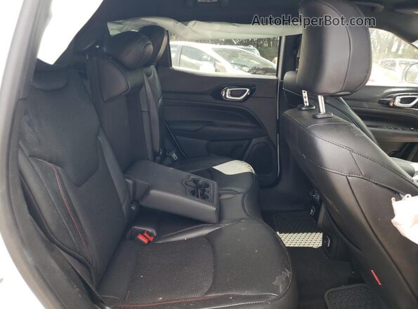 3C4NJDDN4ST551473 2025 JEEP COMPASS Белый Вид задней части салона