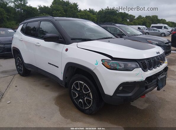 3C4NJDDN5RT117203 2024 JEEP COMPASS Белый Передняя правая четверть