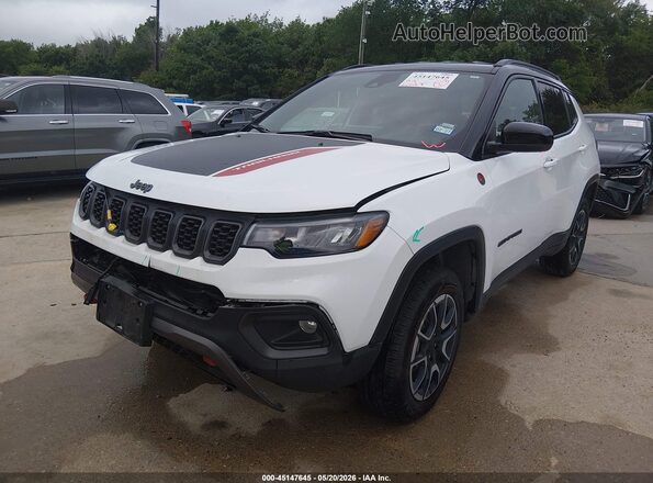 3C4NJDDN5RT117203 2024 JEEP COMPASS Белый Передняя левая четверть