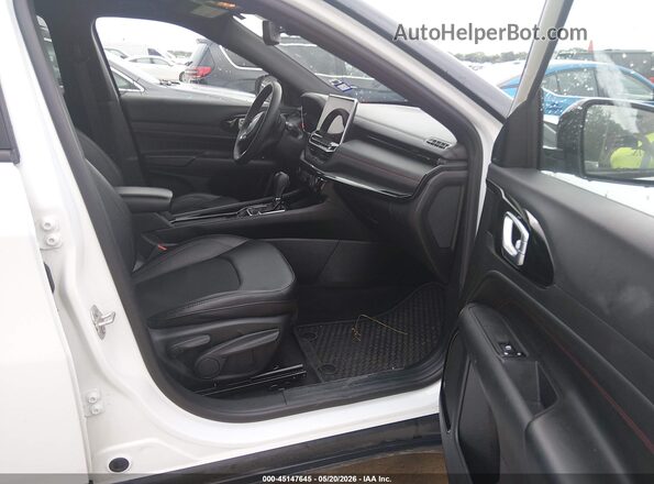 3C4NJDDN5RT117203 2024 JEEP COMPASS Белый Вид салона спереди