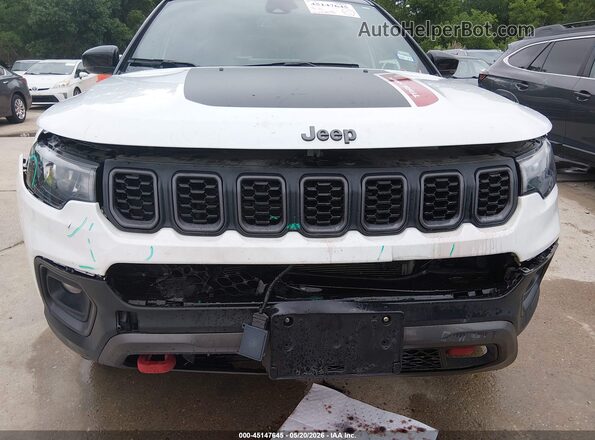 3C4NJDDN5RT117203 2024 JEEP COMPASS Белый Вид спереди