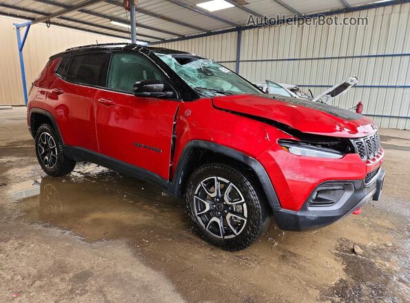 3C4NJDDN5ST581131 2025 JEEP COMPASS Красный Передняя правая четверть