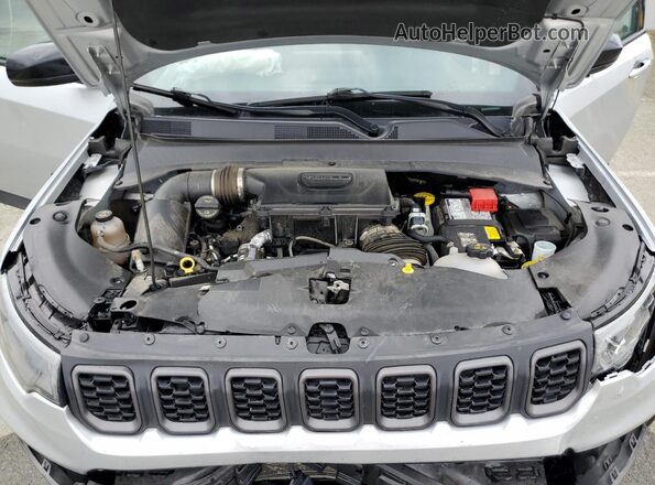 3C4NJDDN9ST533518 2025 JEEP COMPASS Серебряный 