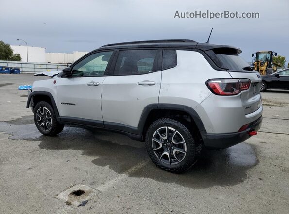 3C4NJDDN9ST533518 2025 JEEP COMPASS Серебряный 