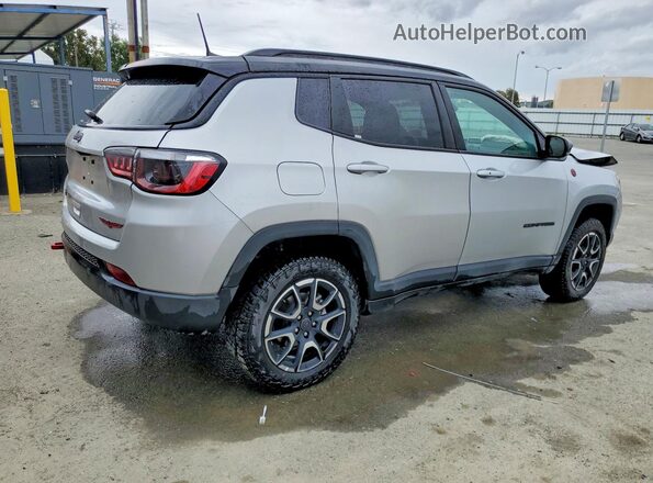 3C4NJDDN9ST533518 2025 JEEP COMPASS Серебряный Задняя правая четверть