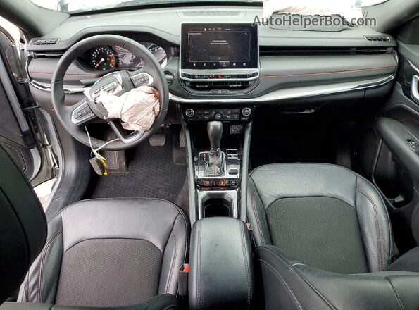 3C4NJDDN9ST533518 2025 JEEP COMPASS Серебряный Вид панели приборов