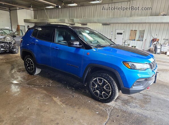 3C4NJDDN9ST556605 2025 JEEP COMPASS Синий Передняя правая четверть