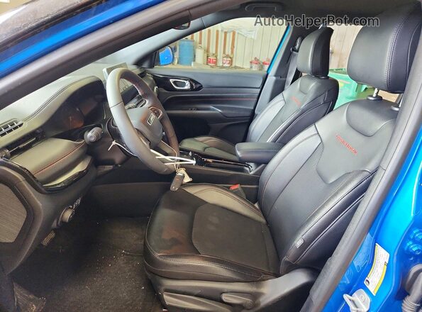 3C4NJDDN9ST556605 2025 JEEP COMPASS Синий Вид салона спереди