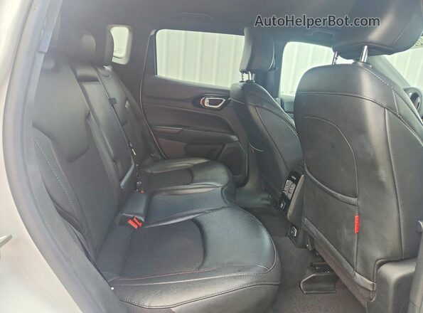 3C4NJDDNXRT144882 2024 JEEP COMPASS White Widok tylnych siedzeń