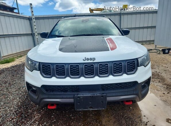 3C4NJDDNXRT144882 2024 JEEP COMPASS White Widok z przodu