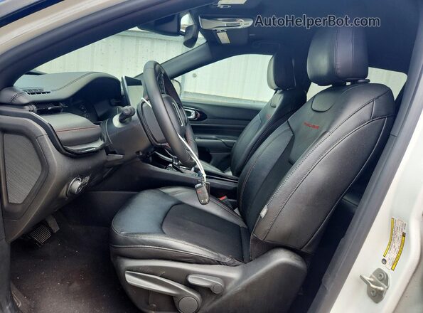 3C4NJDDNXRT144882 2024 JEEP COMPASS White Widok wnętrza z przodu