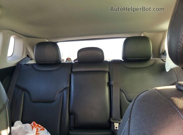3C4NJDFB7NT195897 2022 JEEP COMPASS Красный Вид задних сидений