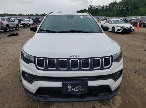 3C4NJDFN0PT561132 2023 JEEP COMPASS Белый Вид спереди