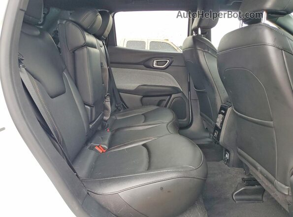 3C4NJDFN0PT561132 2023 JEEP COMPASS Белый Вид задней части салона