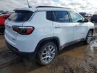 2024 Jeep Compass Latitude Lux Белый vin: 3C4NJDFN0RT166113