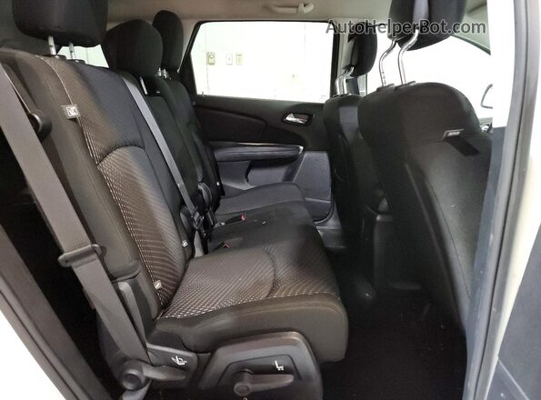 3C4PDCAB7LT275487 2020 DODGE JOURNEY White Widok wnętrza z tyłu