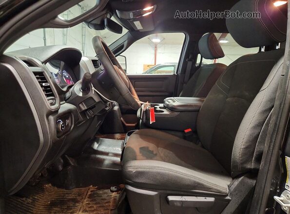 3C63R3CJXTG256548 2026 RAM 3500 Черный Вид салона спереди