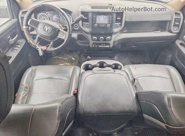 3C63R3GL1KG725794 2019 RAM 3500 Белый Вид панели приборов