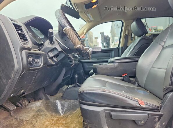 3C63R3GL1KG725794 2019 RAM 3500 Белый Вид салона спереди