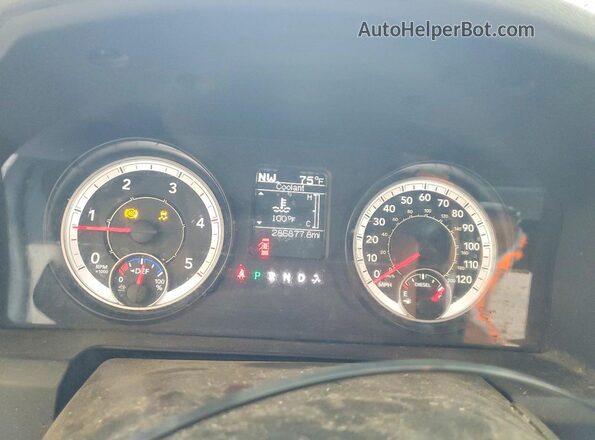 3C63R3GL6HG627854 2017 RAM 3500 Серебряный Вид щитка приборов
