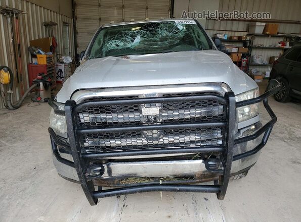 3C63R3GL6HG627854 2017 RAM 3500 Серебряный Вид спереди