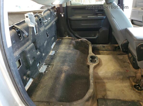 3C63R3GL6HG627854 2017 RAM 3500 Серебряный Вид задних сидений