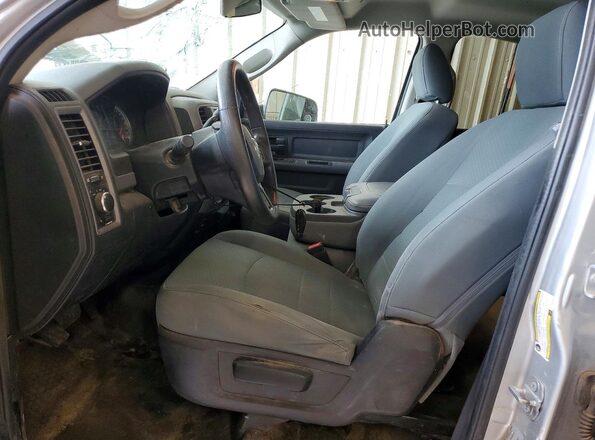 3C63R3GL6HG627854 2017 RAM 3500 Серебряный Вид салона спереди
