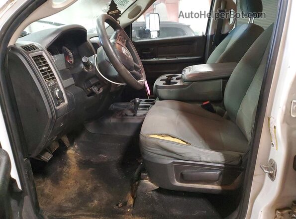 3C63RRGL4JG299410 2018 RAM 3500 White Widok wnętrza z przodu