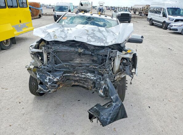 3C63RRGL7KG668228 2019 RAM 3500 White Вид щитка приладів