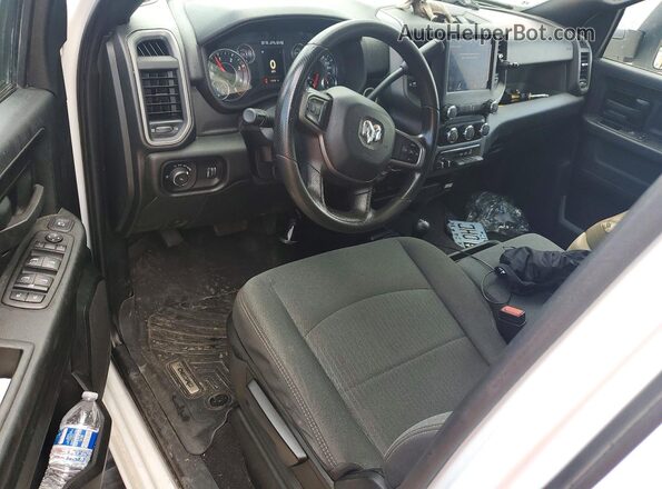 3C63RRGL7PG552275 2023 RAM 3500 Белый Вид панели приборов