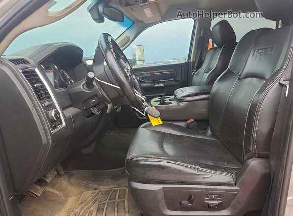 3C63RRJL4GG242593 2016 RAM 3500 Silver Widok wnętrza z przodu