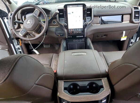 3C63RRPL4TG159179 2026 RAM 3500 White Vista del salpicadero