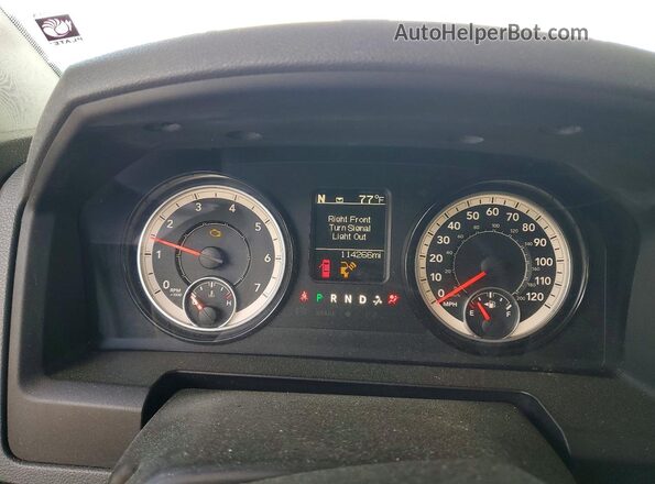 3C6RR6KG2JG195159 2018 RAM 1500 Черный Вид щитка приборов