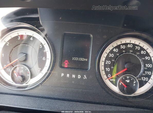 3C6RR7KT5GG345230 2016 RAM 1500 Красный Вид задних сидений