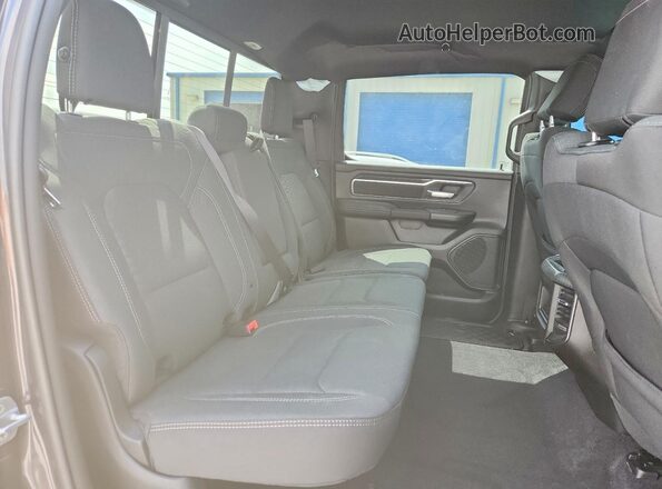 3C6RRFFG5S4152786 2025 RAM 1500 Серый Вид задних сидений