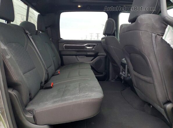 3C6SRFFPXT4151765 2026 RAM 1500 Silver Вид задніх сидінь